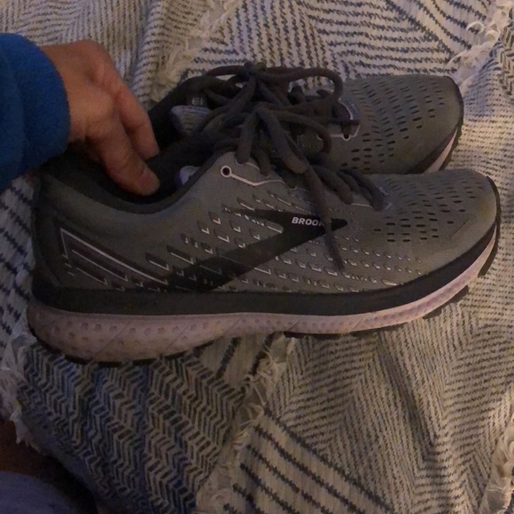 Brooks ghost shoes size 6 - Picture 10 of 13